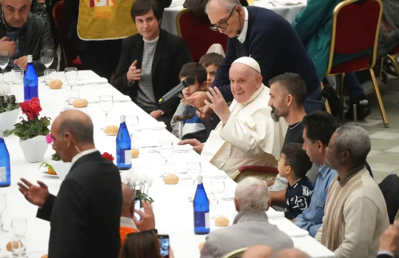 Dia Mundial dos Pobres: Papa Francisco vai almoçar com 1.300 pobres
