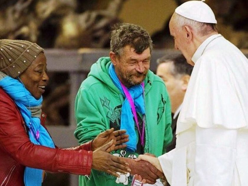 Pobres e sem-teto serão os primeiros a homenagear o Papa Francisco