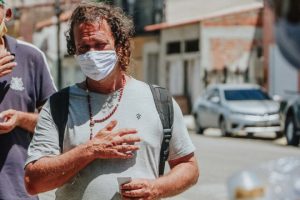 Iniciativa da Comunidade Shalom nasceu na pandemia de Covid-19 para resgatar e transformar a vida de pessoas em situação de rua em Fortaleza.